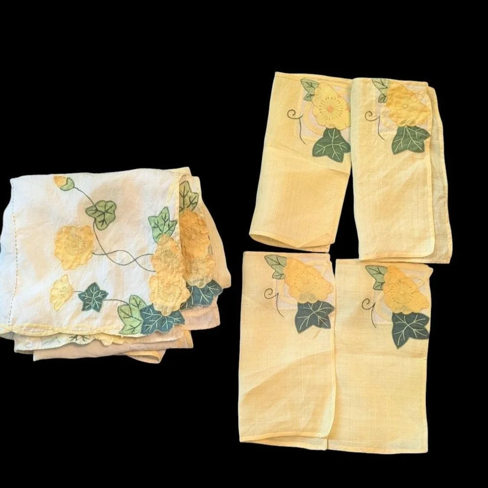 Vintage Yellow Floral Applique Tablecloth and 4 Napkins Set White Yellow 33x34‎